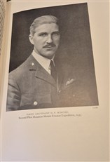 The Pilots Book Of Everest 