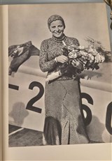 Ein Mädchen fliegt um die Welt - Signed by F.C. Chichester 
